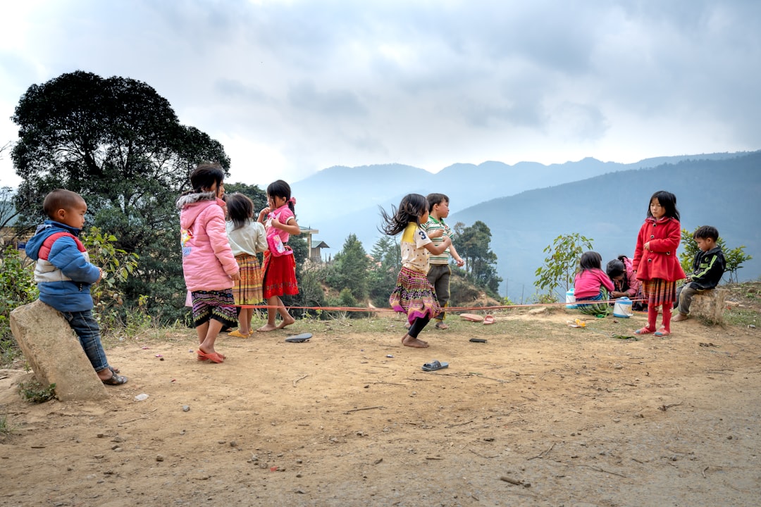 Anak, Gadget, dan Permainan Tradisional: Kembali ke Akar Kebahagiaan