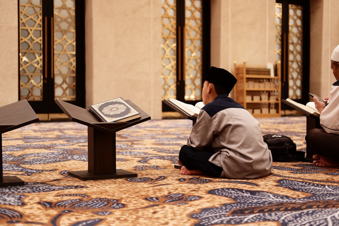 Fiqih Sujud di Luar Shalat: Jangan Asal Sujud, Bro!