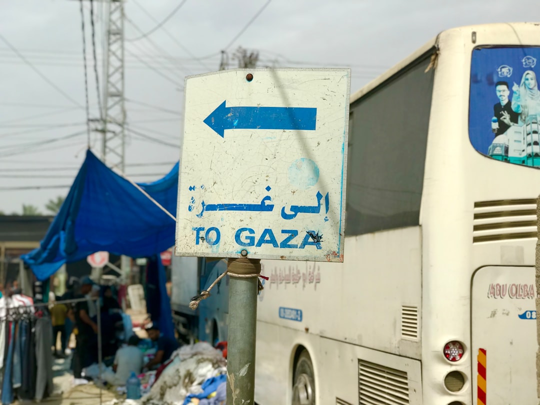 Diamnya Dunia, Lapar di Gaza: Solidaritas, Kritik, dan Harapan