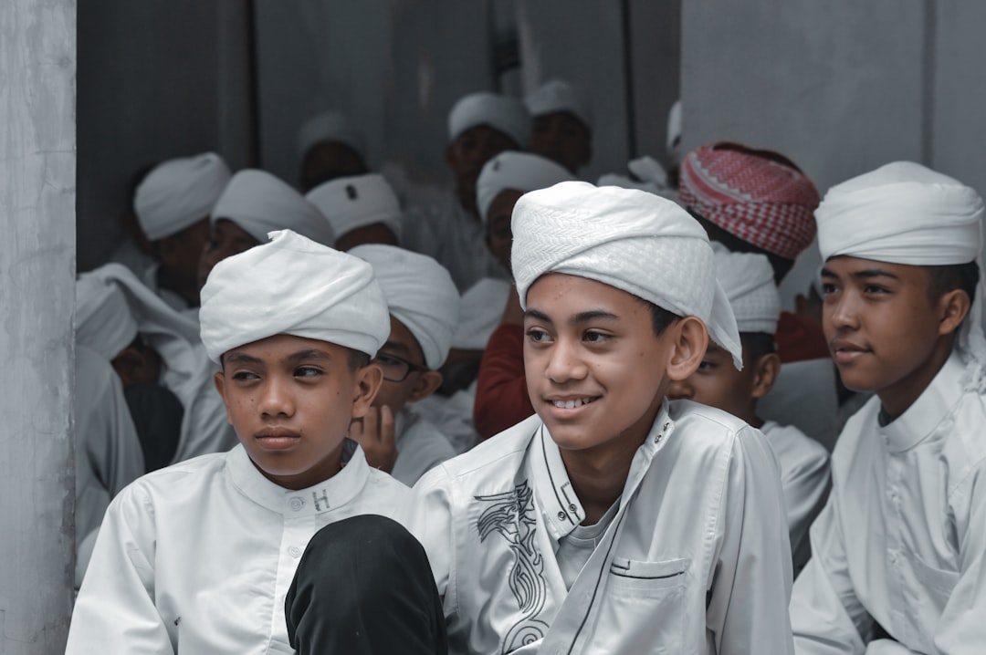 Cahaya Abdullah dan Pilihan Aminah: Kisah di Balik Kelahiran Rasulullah